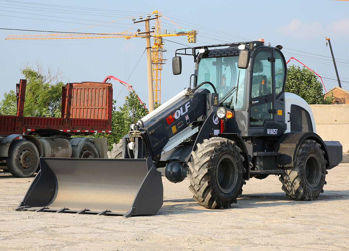 WL825T with a bucket attachment